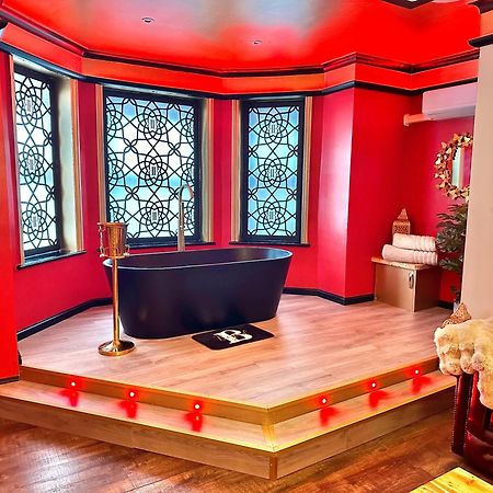 Beyond - Romantic Basement Apartment - Close To Beach - With Parking 伯恩茅斯 外观 照片