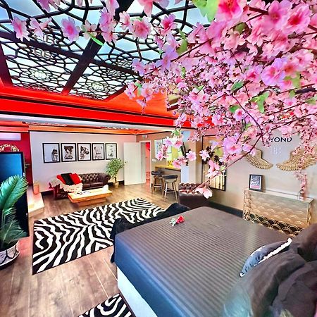 Beyond - Romantic Basement Apartment - Close To Beach - With Parking 伯恩茅斯 外观 照片