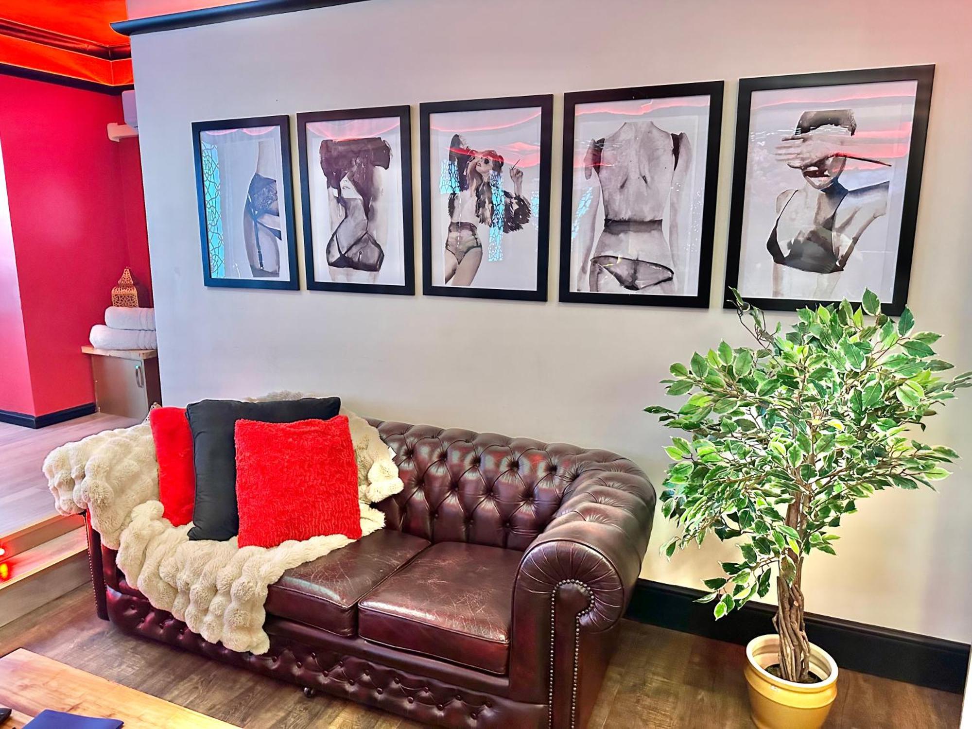 Beyond - Romantic Basement Apartment - Close To Beach - With Parking 伯恩茅斯 外观 照片