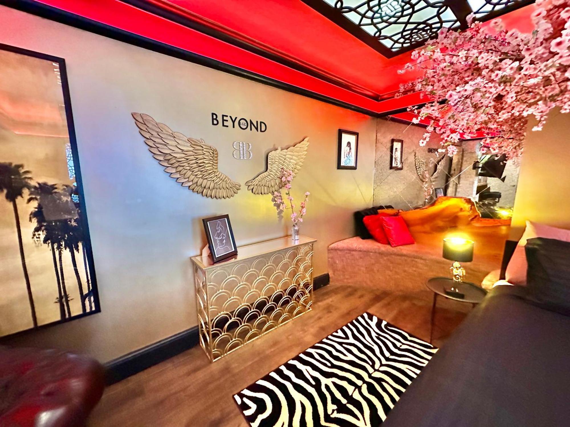 Beyond - Romantic Basement Apartment - Close To Beach - With Parking 伯恩茅斯 外观 照片