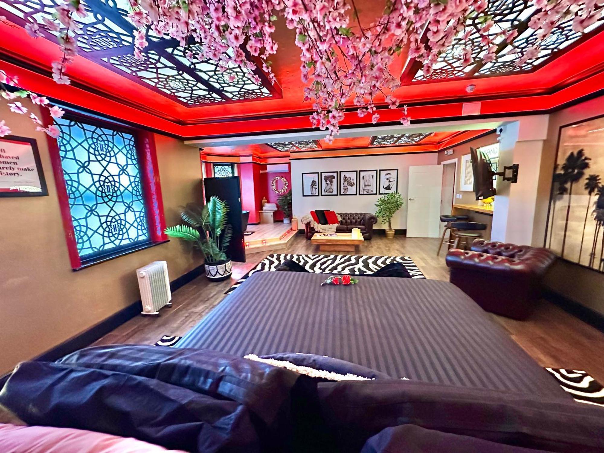 Beyond - Romantic Basement Apartment - Close To Beach - With Parking 伯恩茅斯 外观 照片