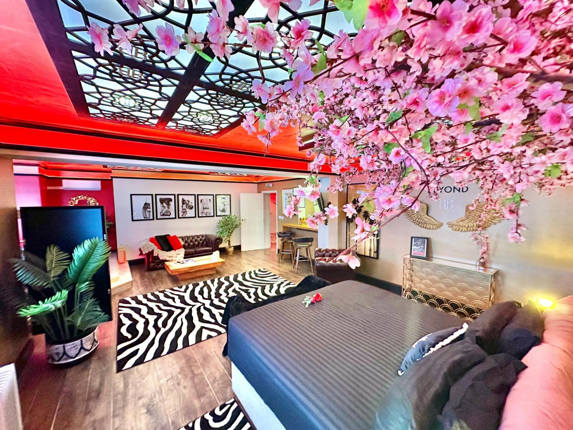 Beyond - Romantic Basement Apartment - Close To Beach - With Parking 伯恩茅斯 外观 照片