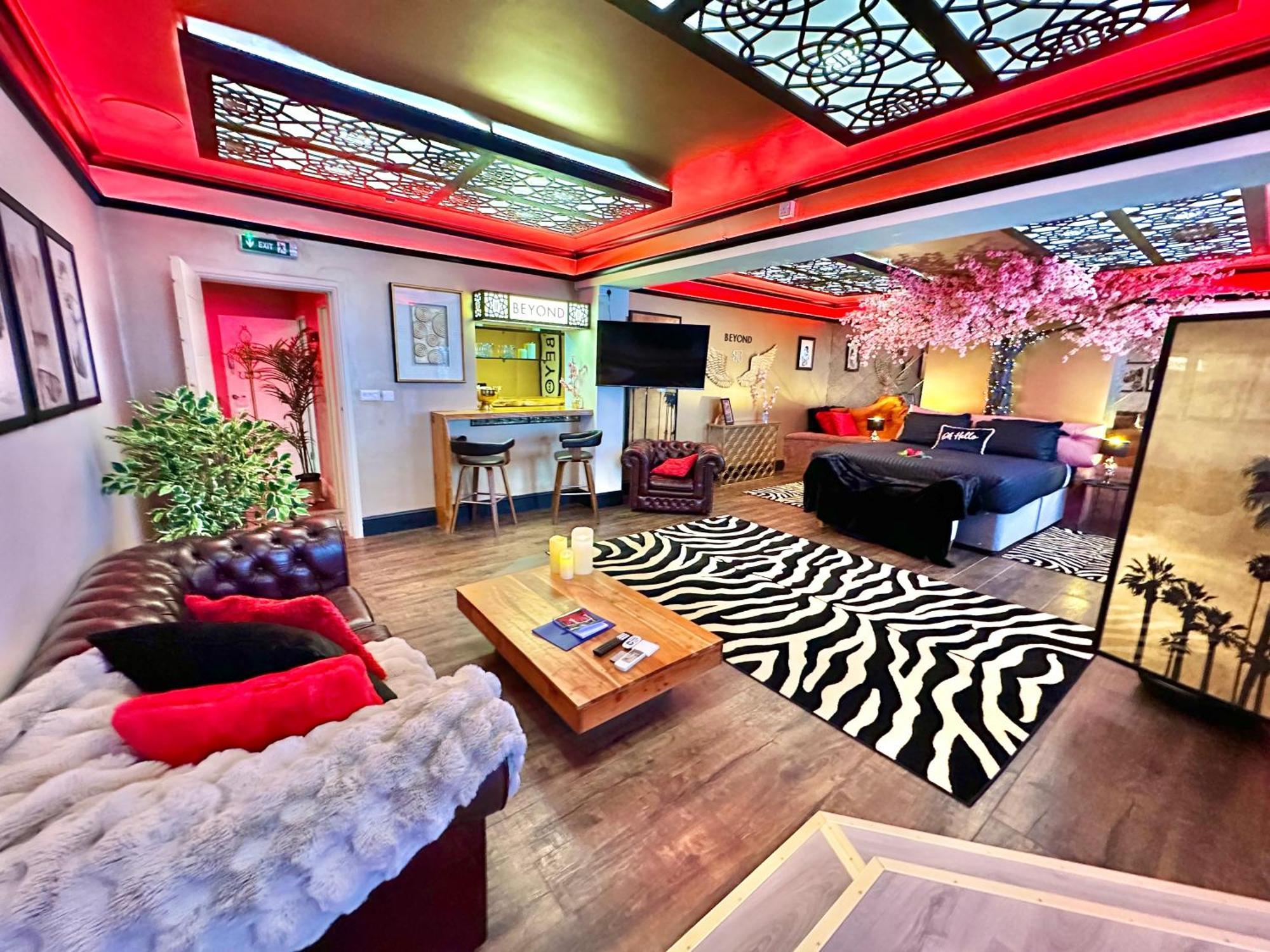 Beyond - Romantic Basement Apartment - Close To Beach - With Parking 伯恩茅斯 外观 照片