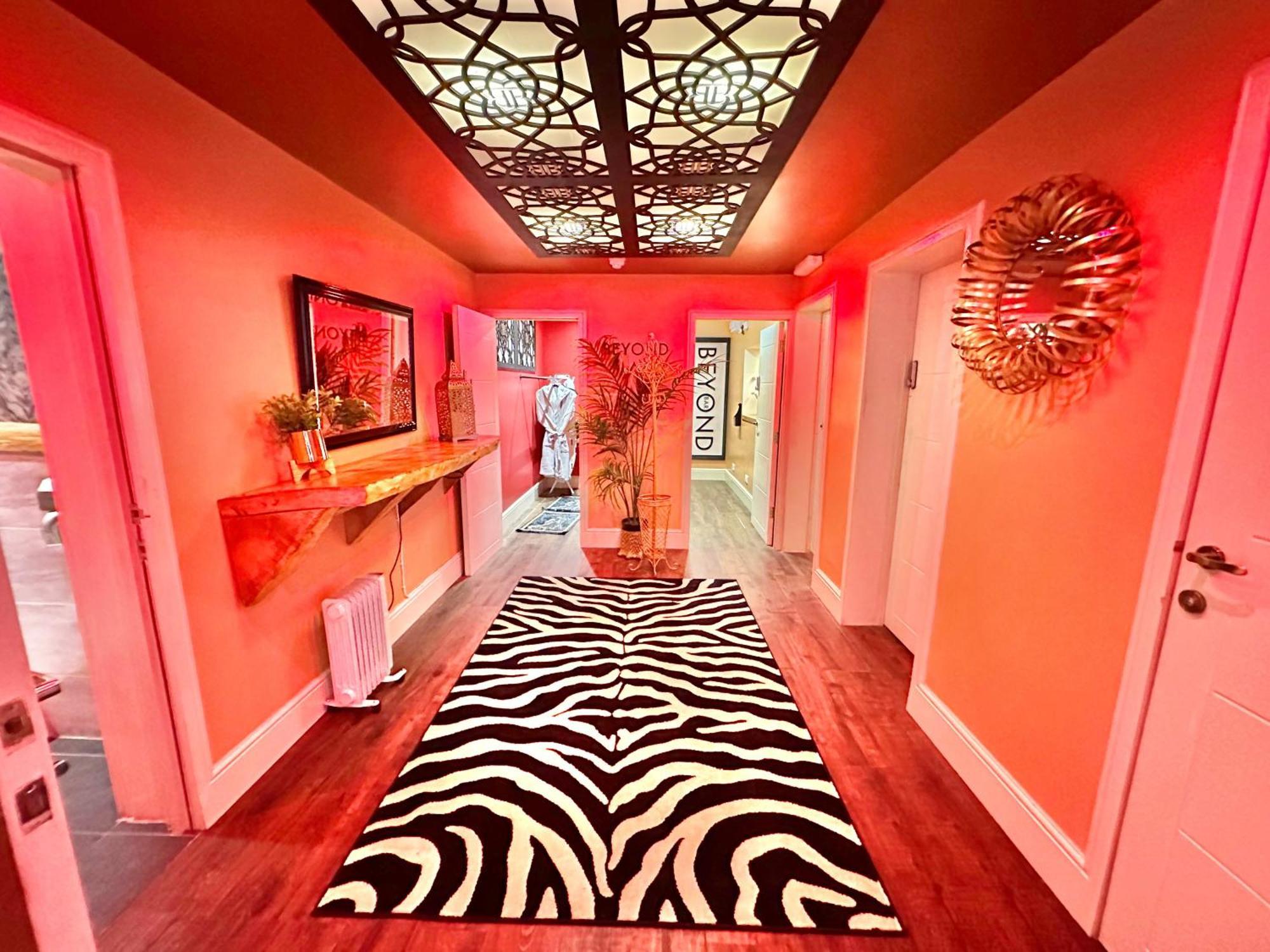 Beyond - Romantic Basement Apartment - Close To Beach - With Parking 伯恩茅斯 外观 照片