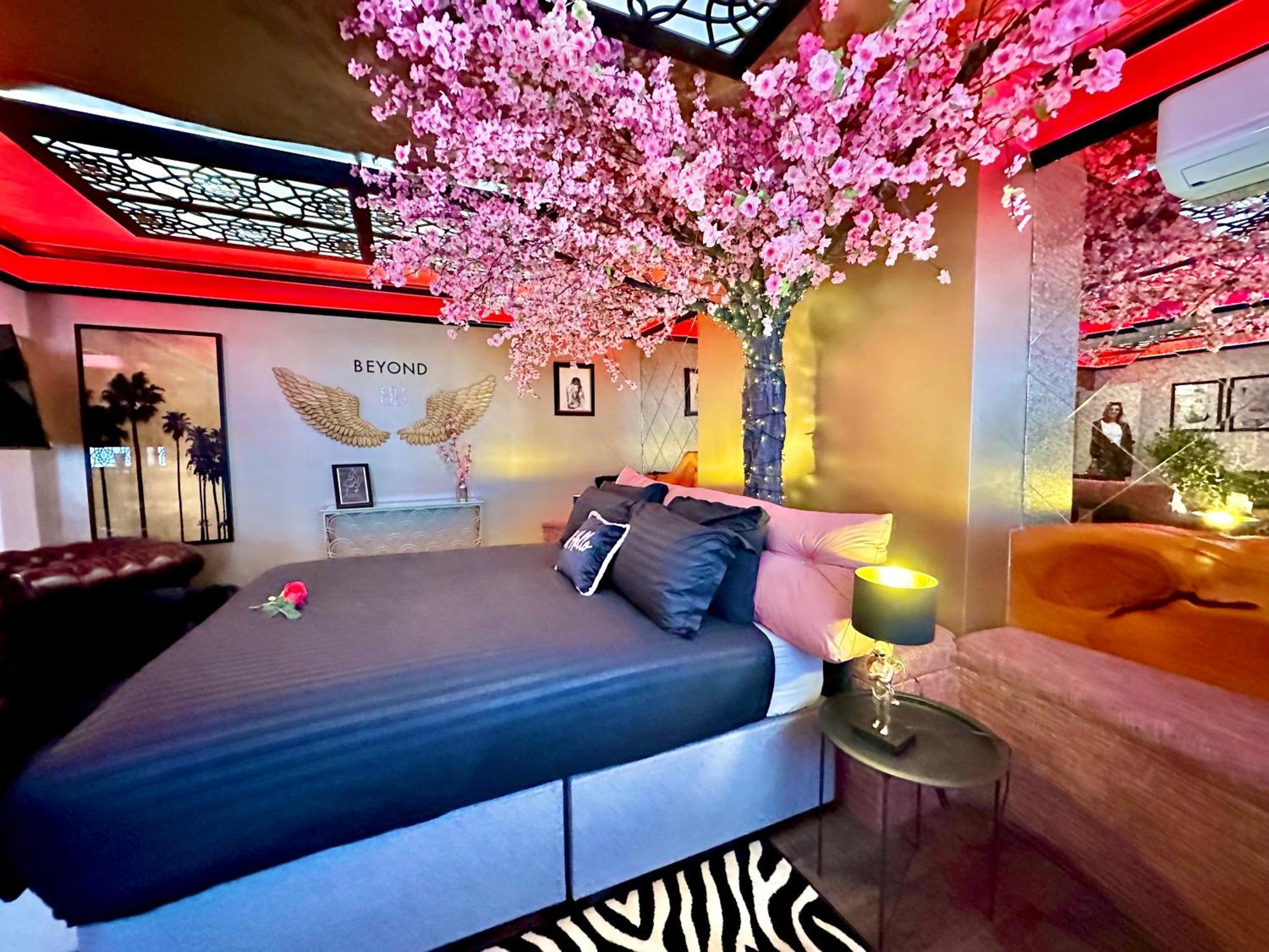 Beyond - Romantic Basement Apartment - Close To Beach - With Parking 伯恩茅斯 外观 照片