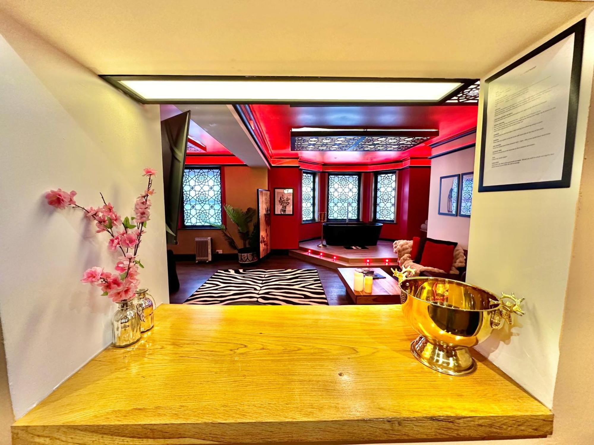 Beyond - Romantic Basement Apartment - Close To Beach - With Parking 伯恩茅斯 外观 照片