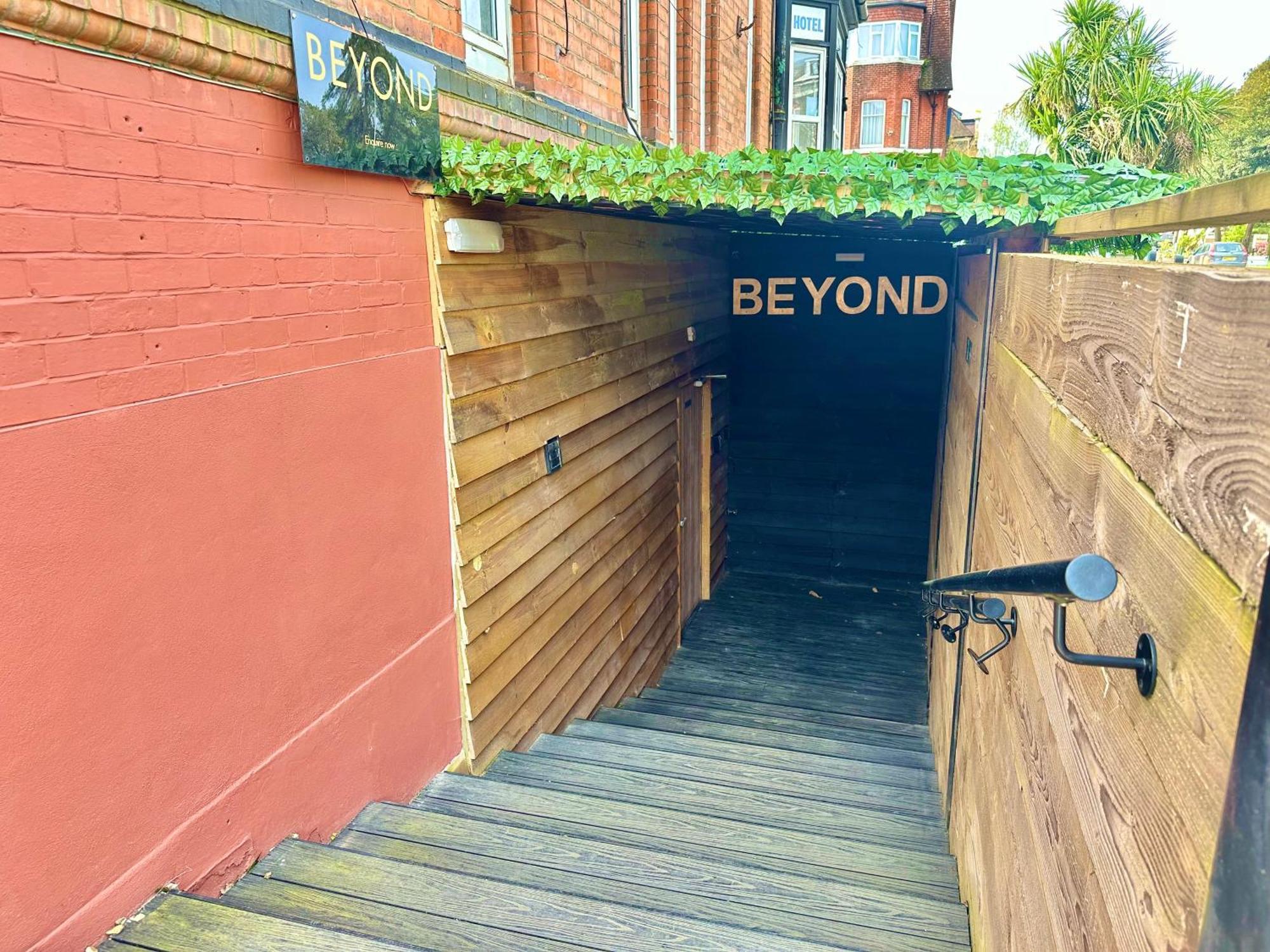 Beyond - Romantic Basement Apartment - Close To Beach - With Parking 伯恩茅斯 外观 照片