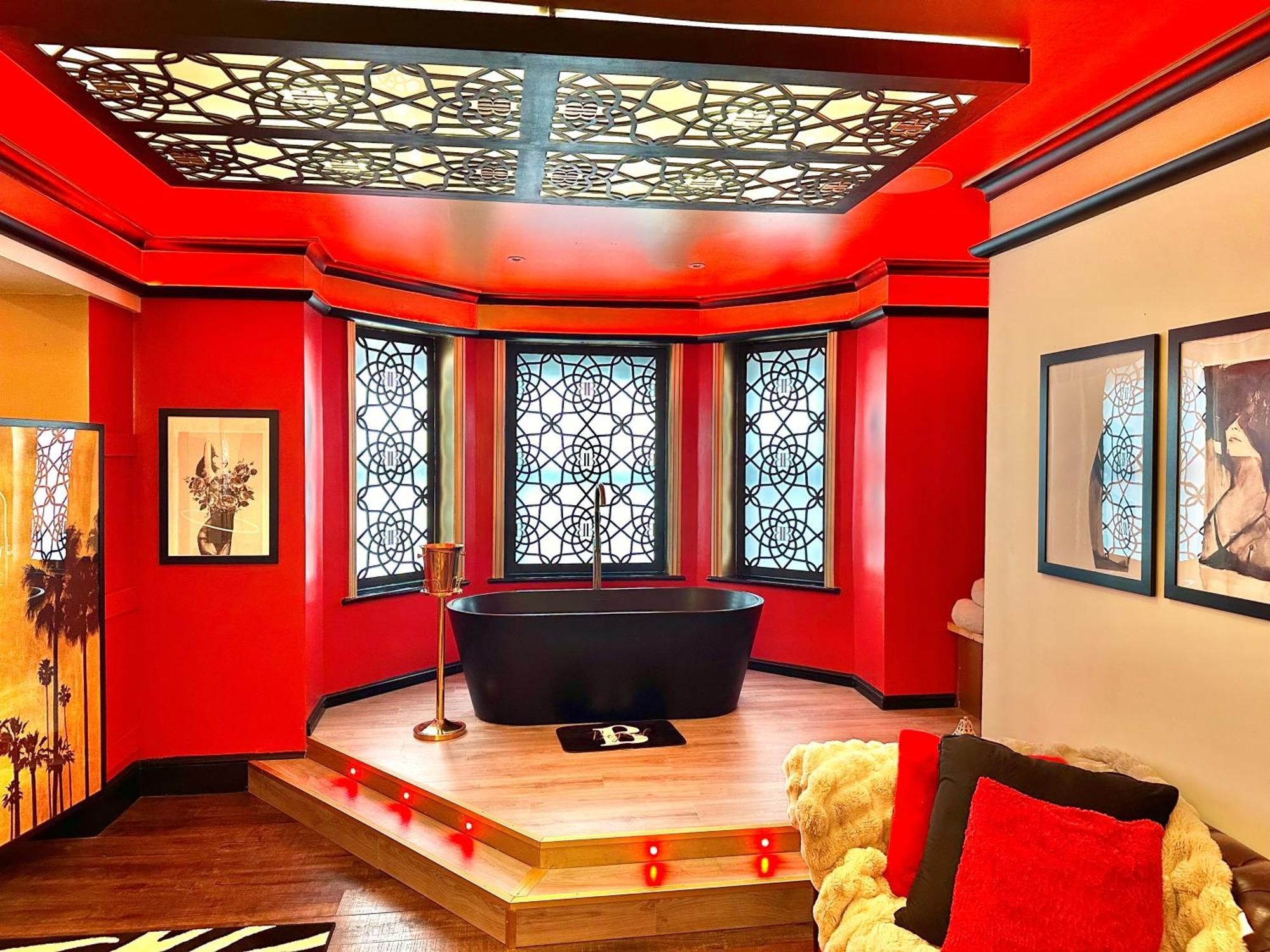 Beyond - Romantic Basement Apartment - Close To Beach - With Parking 伯恩茅斯 外观 照片