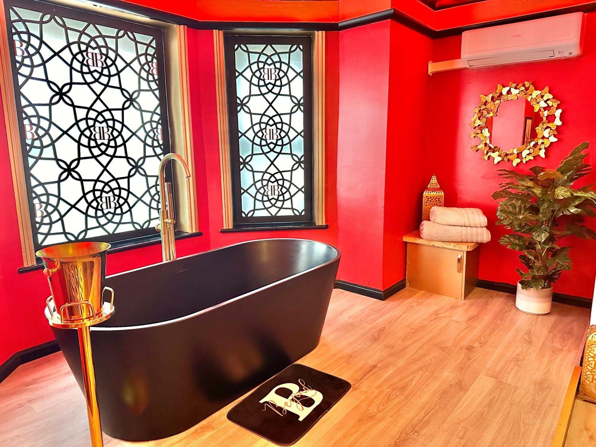 Beyond - Romantic Basement Apartment - Close To Beach - With Parking 伯恩茅斯 外观 照片