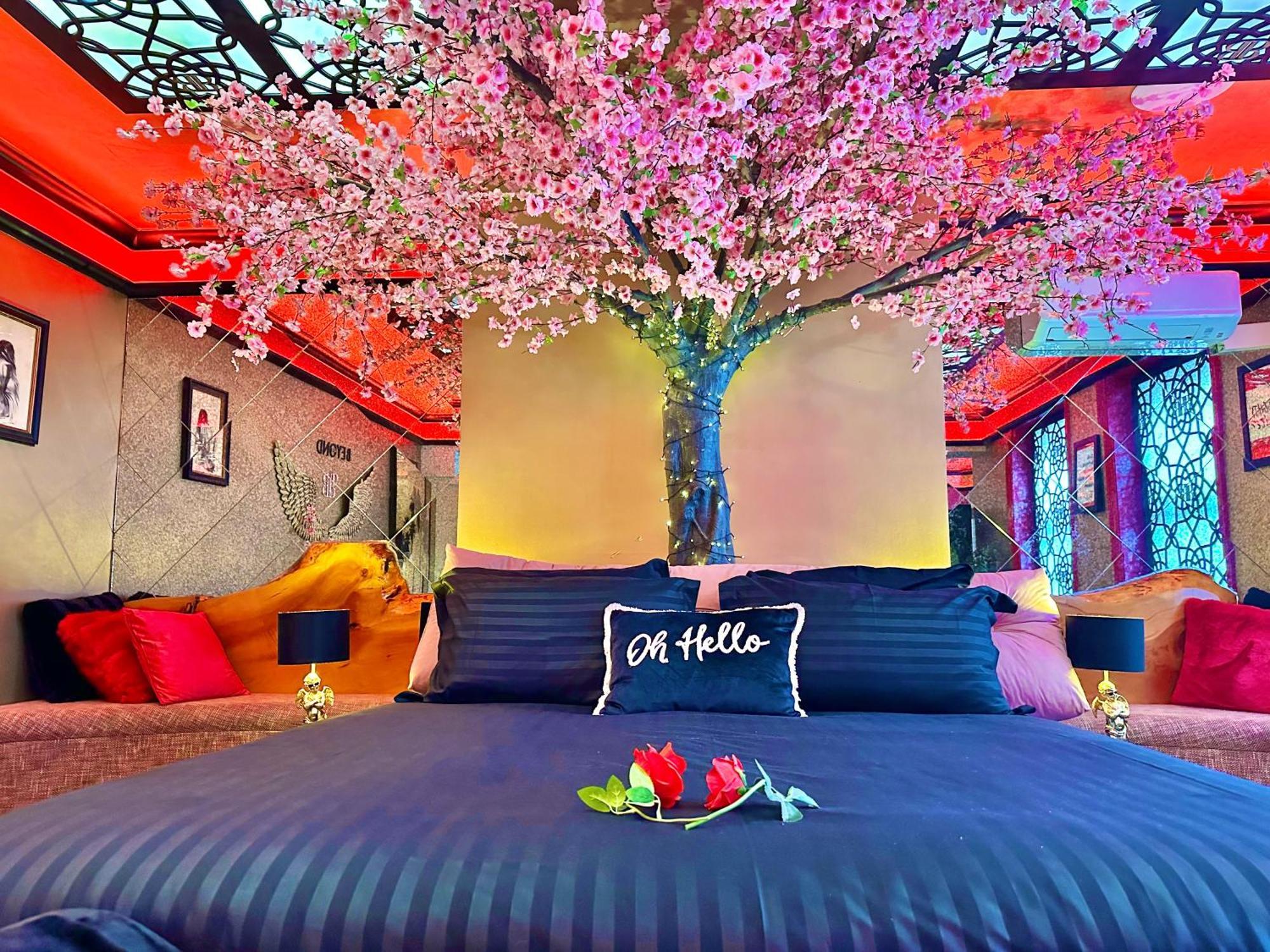 Beyond - Romantic Basement Apartment - Close To Beach - With Parking 伯恩茅斯 外观 照片