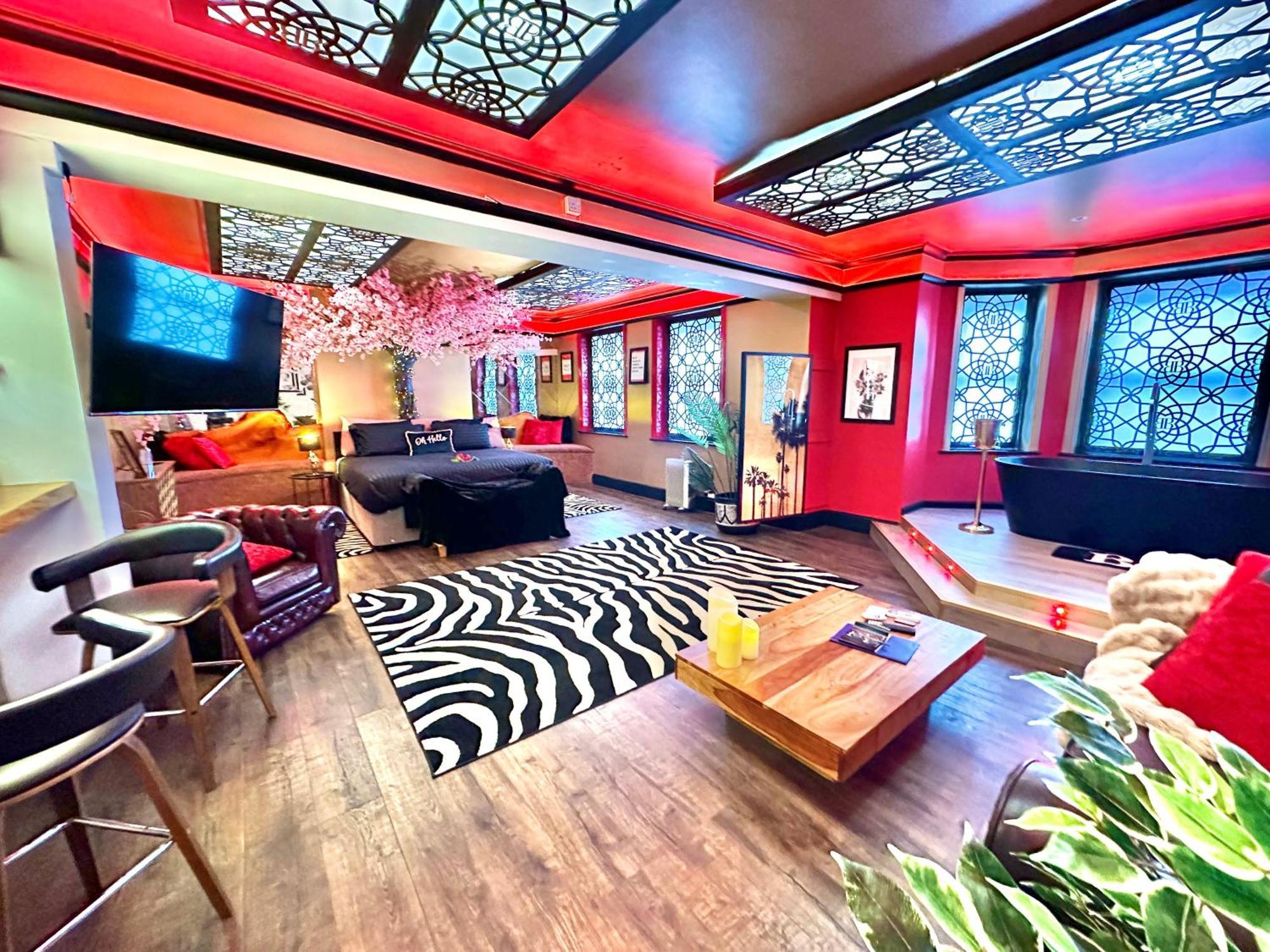 Beyond - Romantic Basement Apartment - Close To Beach - With Parking 伯恩茅斯 外观 照片