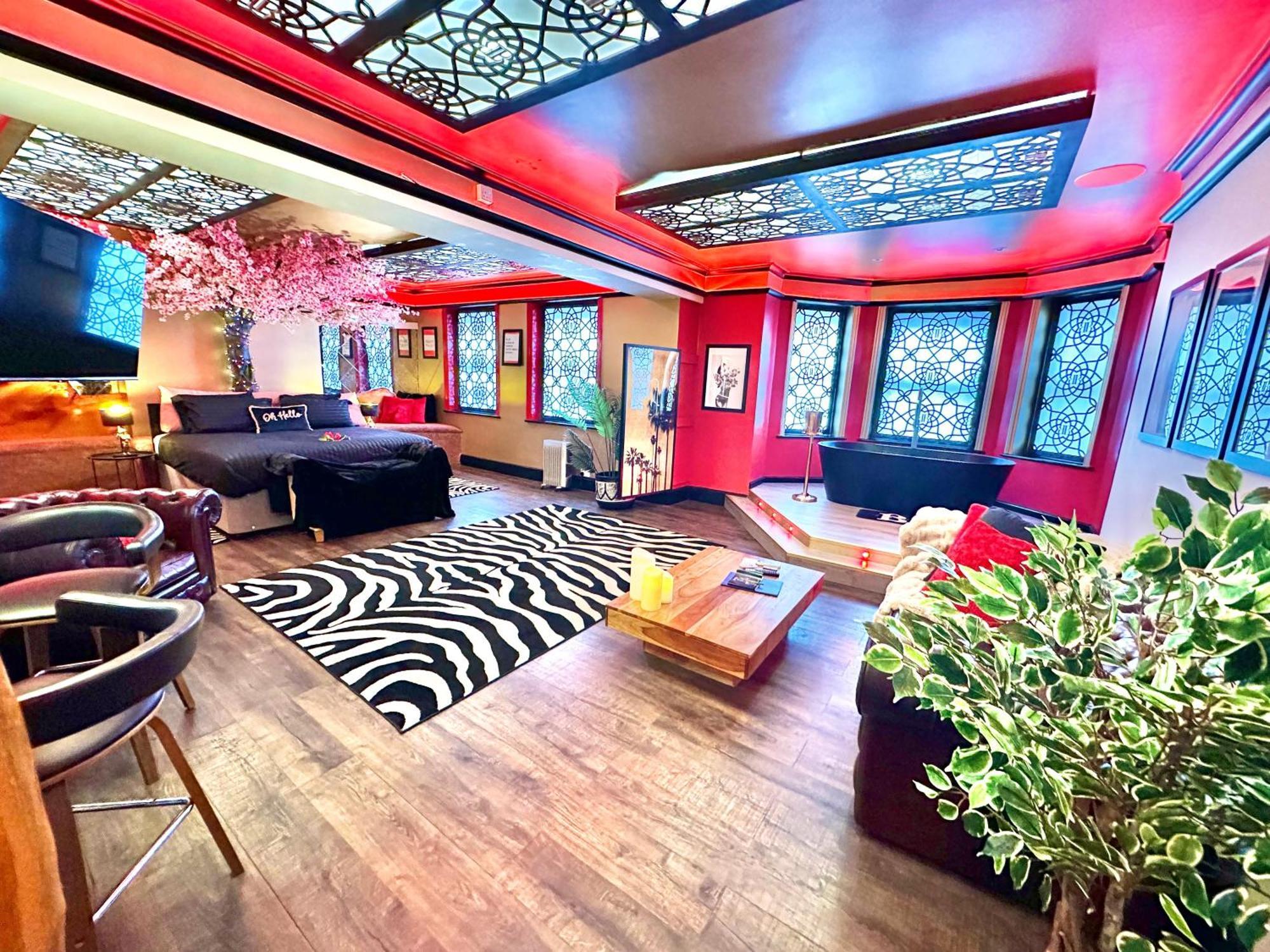 Beyond - Romantic Basement Apartment - Close To Beach - With Parking 伯恩茅斯 外观 照片