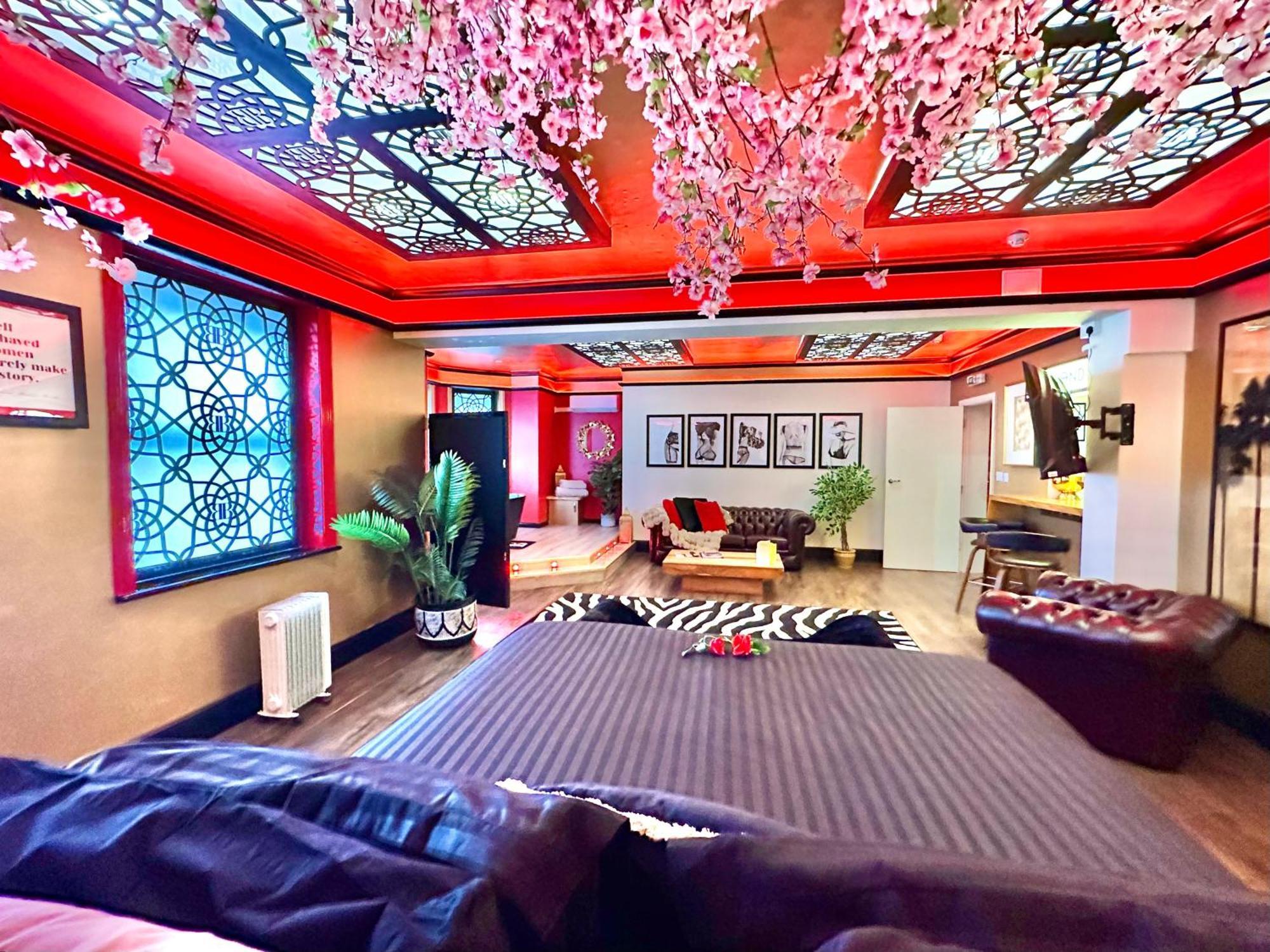 Beyond - Romantic Basement Apartment - Close To Beach - With Parking 伯恩茅斯 外观 照片