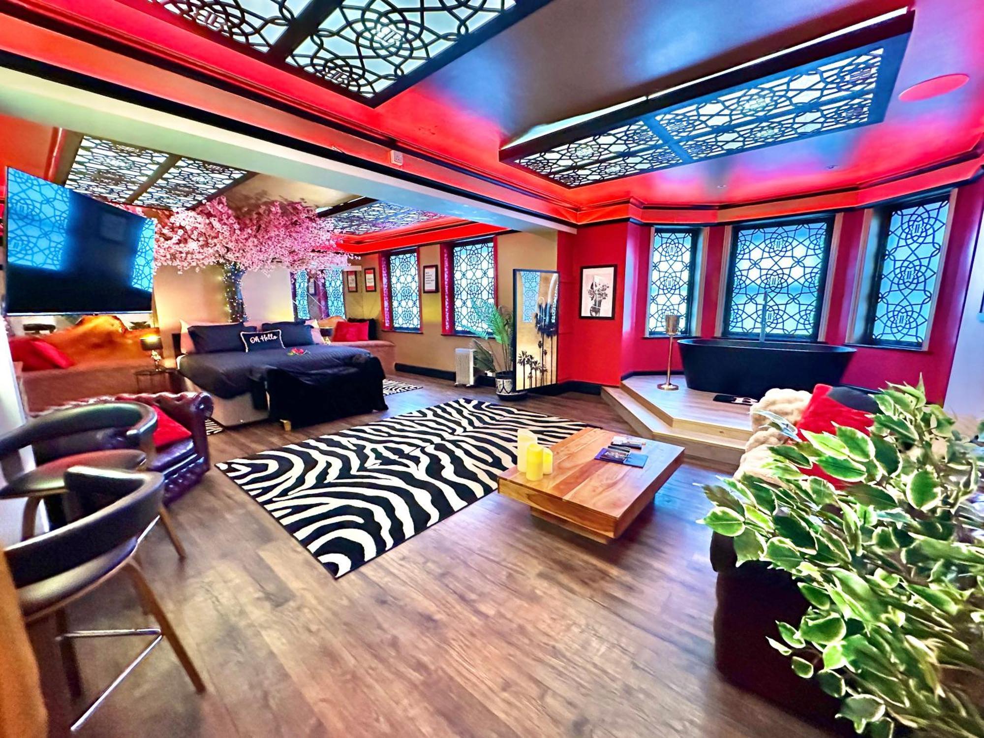 Beyond - Romantic Basement Apartment - Close To Beach - With Parking 伯恩茅斯 外观 照片