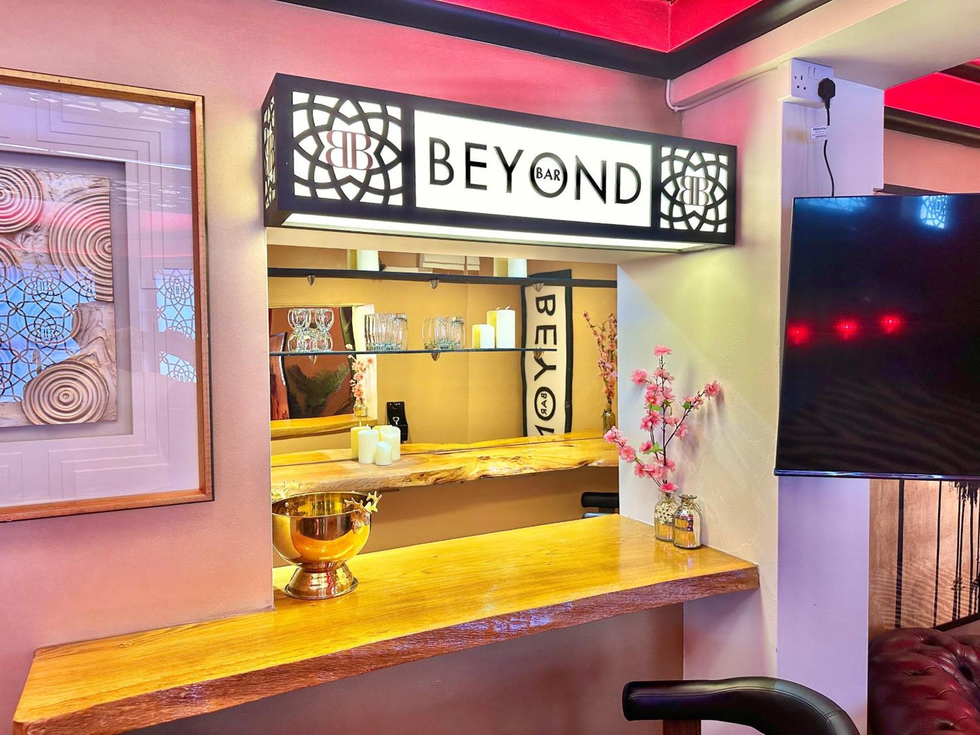 Beyond - Romantic Basement Apartment - Close To Beach - With Parking 伯恩茅斯 外观 照片
