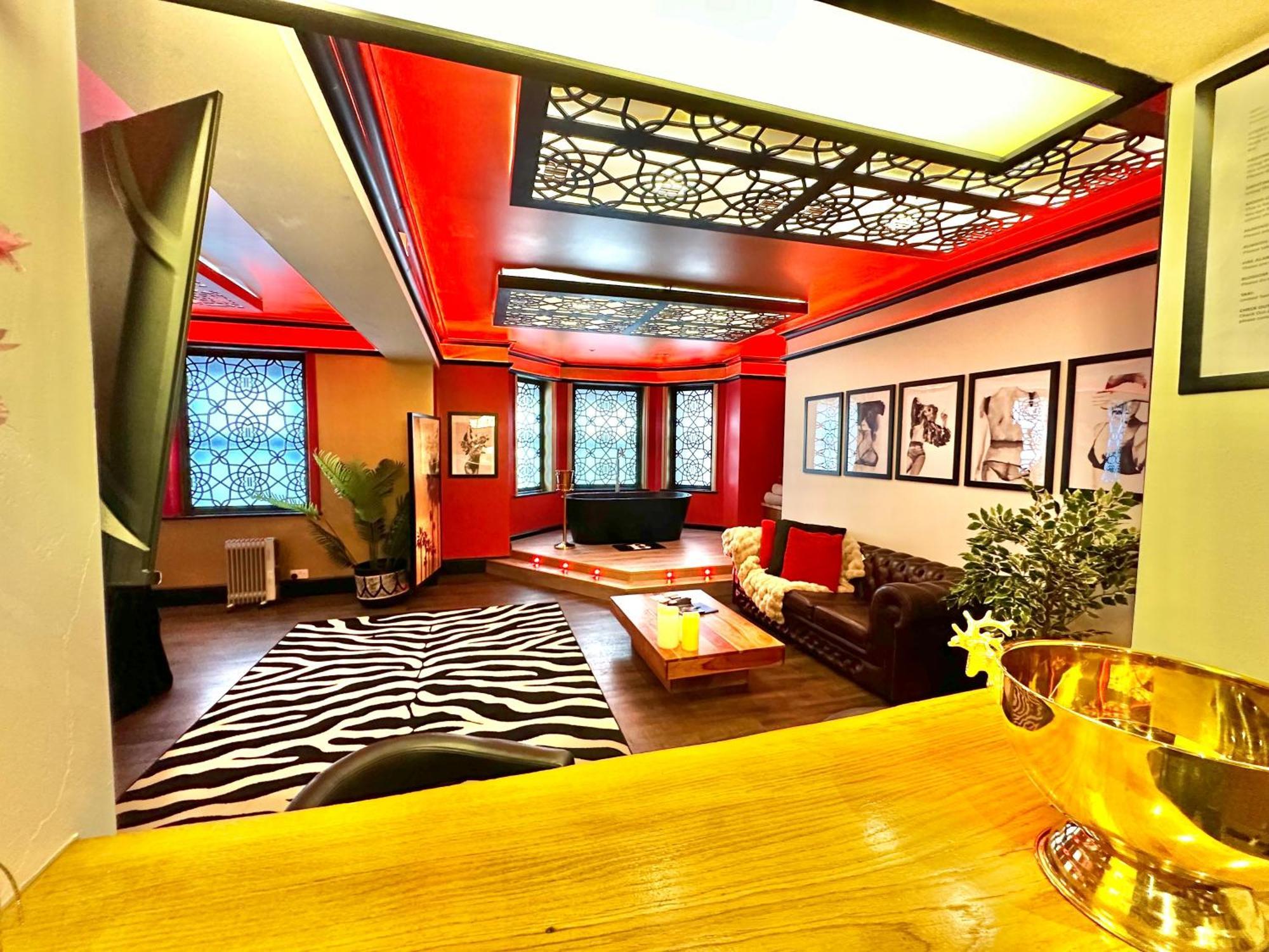 Beyond - Romantic Basement Apartment - Close To Beach - With Parking 伯恩茅斯 外观 照片