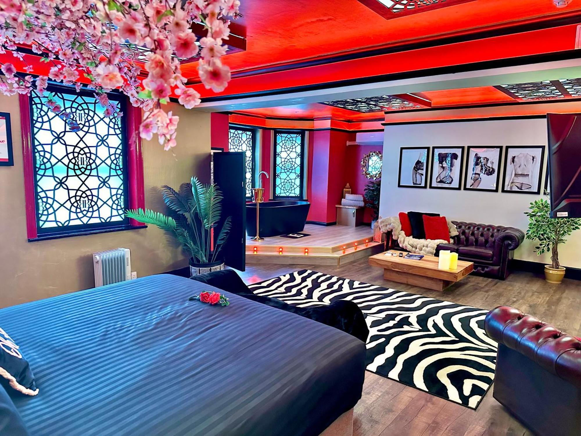 Beyond - Romantic Basement Apartment - Close To Beach - With Parking 伯恩茅斯 外观 照片